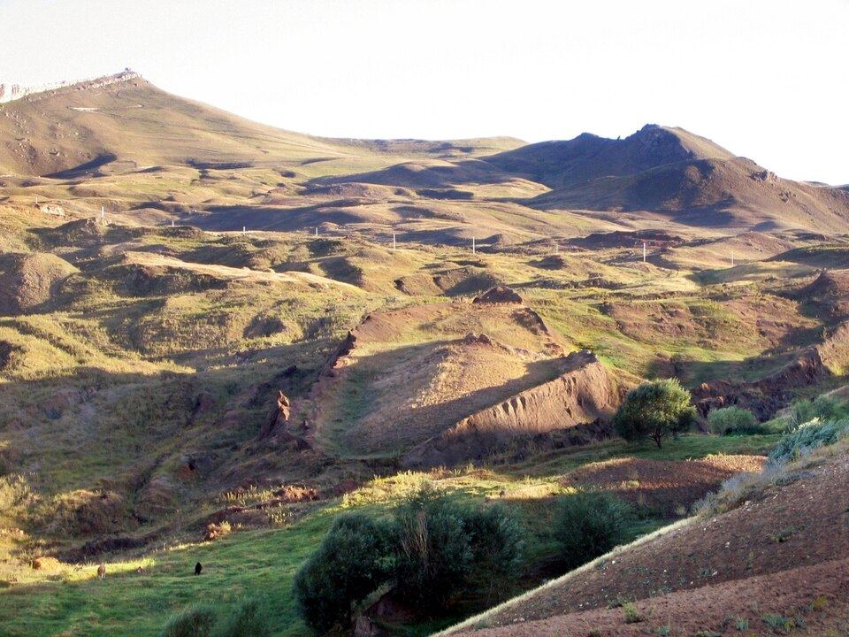 The boat-shaped Durupınar formation seen from the hillside above it